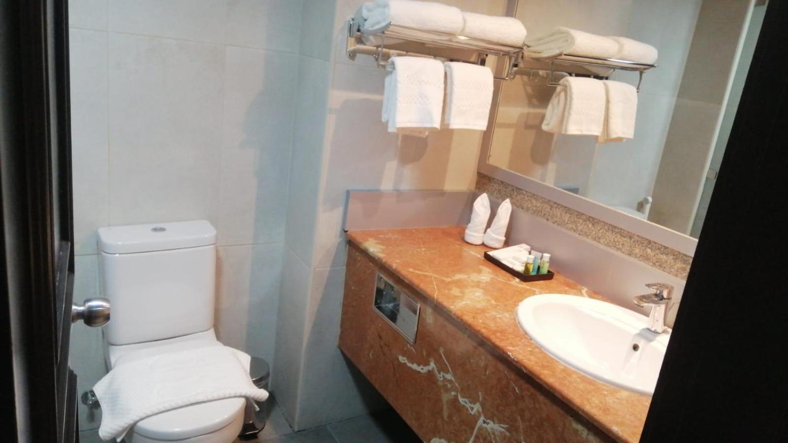 Phoenicia Hotel Manama Luaran gambar
