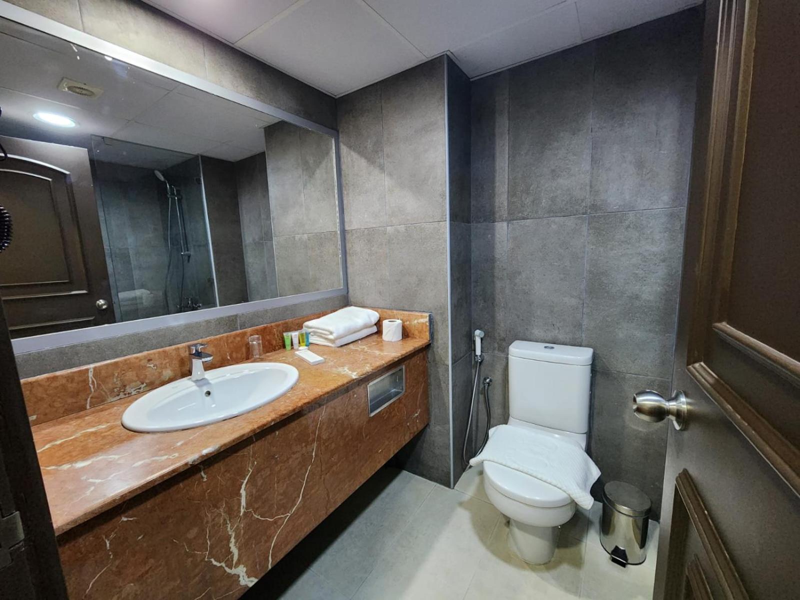 Phoenicia Hotel Manama Luaran gambar